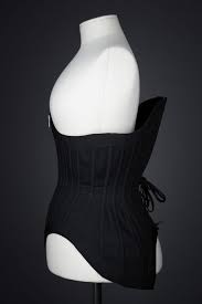 A training corset may be used for orthopedic reasons (such as to correct a crooked spine) or for cosmetic reasons (to achieve a smaller waistline, commonly called waist training or in more extreme cases tightlacing.) Exhibition The Modern Corset Renaissance Chapter 4 The Underpinnings Museum