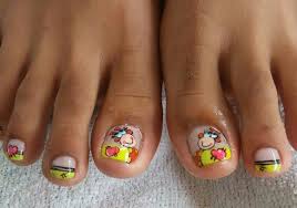 Procura limpiar bien cada parte de las uñas para que el esmalte se quede por mucho tiempo y no olvides que tenemos más diseños para ti en un solo lugar. Figuras De Unas Para Los Pies De Munecos Pin De Maricela Herrera Villadiego En A Spring Summer Nail Art Unas Decoradas Con Jirafas Unas Decoradas Con Munecos Decorados Para Unas Cortas