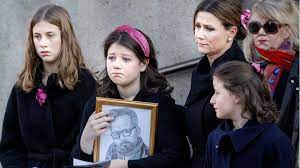 Ari behn — who said in 2017 that the disgraced actor groped him during a nobel peace prize concert in 2007 — is the second spacey accuser to die in the past three months. Ari Behn 47 Tochter Leah Isadora Teilt Emotionalen Aufruf Zum Todestag Brigitte De