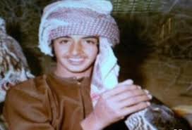 ساهم الشيخ زايد فى تغيير العادات والتقاليد التى يتبناها الكثير من الأشخاص وهى عدم ذهاب المرأة للدراسة وقد أعطى مثل بزوجته وبناته وهو يريد من ذهابهم للمدارس وذلك حتى يستطيع من السيطرة على الأهالى. Ø¨Ø§Ù„ØµÙˆØ± Ø§Ù„Ø´ÙŠØ® Ù…Ø­Ù…Ø¯ Ø¨Ù† Ø²Ø§ÙŠØ¯ Ø¢Ù„ Ù†Ù‡ÙŠØ§Ù† ÙÙŠ Ø´Ø¨Ø§Ø¨Ù‡ Ø§Ù„Ø±Ø¬Ù„