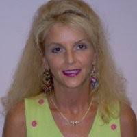 Lisa Poisson's Instagram, Twitter & Facebook