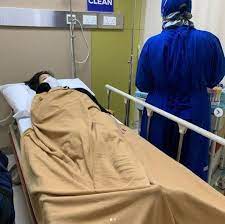 Dia melolong menahan rasa sakit yang luar biasa. 7 Foto Bunga Zainal Dirawat Di Rumah Sakit Kerap Menangis Kesakitan Matamata Com