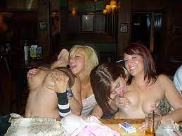 Lots of fun at the pub Porn Pic - EPORNER