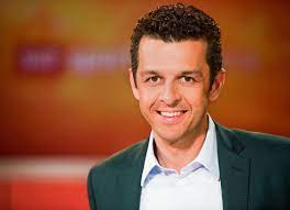 Jann billeter und dani kern geben ihre funktionen im ski alpin ab, so berichtet es das schweizer billeter und kern werden ersetzt von michèle schönbächler, früher kommentatorin im pferdesport. Srf 50 Stunden Livesport Uber Leichtathletik Wm Medien