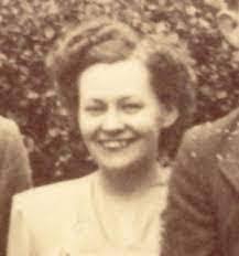 Daphne Lynch's Instagram, Twitter & Facebook