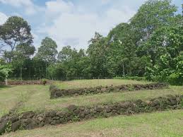 Adanya leveling di taman tentunya akan membuat perbedaan ruang. Menambah Wawasan Sejarah Melalui Wisata Taman Purbakala Pugung Raharjo Lampung Timur Lampung Geh