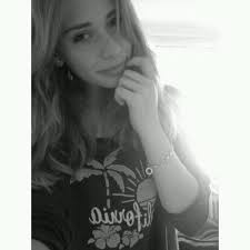 Anna Reiner (@its_anna2o)