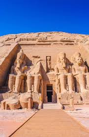While archaeologists continue to debate exactly how and why the millions of blocks were hauled into place, visitors tend to marvel at the size of each block, only fully. Templo De Abu Simbel Provincia De Aswan Egito Piramides Do Egito Egito Antigo Egito