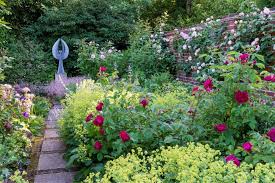 5 Gestaltungstipps Fur Den Perfekten Rosengarten Rosengarten Garten Pflanzen