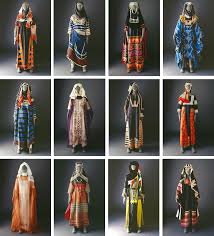 Typology Of Saudi Arabian Dress From The Mansoojat Foundation Online Museum Textile Costume Coll Traditional Outfits Arabian Dress Middle Eastern Clothing