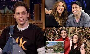 Участник комедийного шоу «saturday night live», шоу на mtv «guy code», «wild 'n out» и «failosophy». Pete Davidson Admits That He Lives With His Mom And Remodeled The Basement Into A Man Cave Daily Mail Online