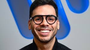 Roberto Warner's Instagram, Twitter & Facebook