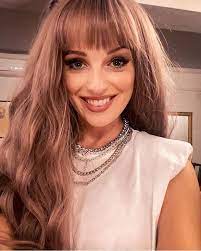 Femina podla seba bombím omg. Sima Simona Hegerova Sima Celebrities