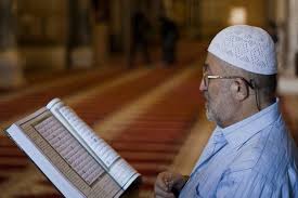 Tidak terlalu lama, bahkan sangat dekat dengan waktu adzan shubuh yaitu sekitar membaca 50 ayat. Satu Satunya Amalan Di Bulan Ramadhan Bertabur Pahala