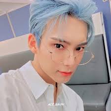 It started in the early 70s with weight lifters cutting off the bottom of their shirts to gets around gym dress codes that banned shirtless men. Jun Reading The Comments I Ace International Fanpage