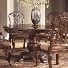 Table De Salle A Manger 250 00 Legerement Endommage Collection North Shore D553 50b T L Round Dining Room Sets Round Dining Room Round Dining Room Table
