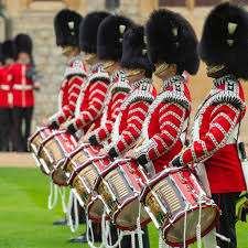 Every year, the monarch's birthday is celebrated with trooping the colour, a parade consisting of 1400. Erste Bilder So War Trooping The Colour Der Queen 2020 Promiflash De