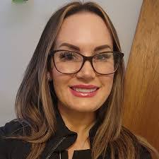 Amanda Bates's Instagram, Twitter & Facebook