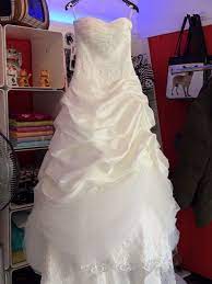 Dann brauchst du ein schönes und passendes ballkleid. Schneider Atelier Madeleine Brautkleider Abendkleider