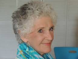 Hairstylist honors aunt at funeral home