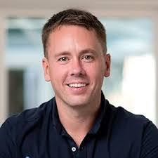 Lisa Hakes's Instagram, Twitter & Facebook