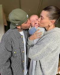 Entertainment Tonight | A little Bieber baby! 🤰🍼 Justin and Hailey Bieber  announced their pregnancy news in a sweet post that shows Hailey showing  off her growing... | Instagram