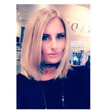 Towie S Danielle Armstrong Shows Off Her Stunning Lob Long Bob On Instagram 19 Growing Out Short Hair Styles Short Hairstyles For Thick Hair Hair Inspiration