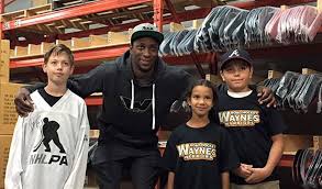 Wayne simmonds (born august 26, 1988 in scarborough, ontario) is a professional ice hockey player, currently playing as a right wing for the los angeles kings of the national hockey league (nhl). Simmonds Is Committed To His Community Nhlpa Com