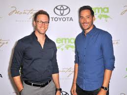 His height is 6ft and he's of english, german, scottish, welsh and irish ancestry. Mqoktotzjorq5m