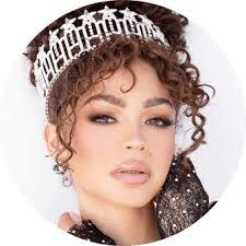 Jennifer Kusiak's Instagram, Twitter & Facebook