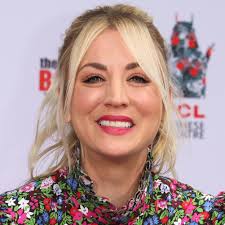 She is of italian (father) and german and english (mother) descent. Kaley Cuoco Never Wore False Lashes Until She Tried Sephora Collection S 30 Set Allure