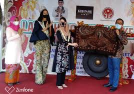 Dari Launching Batik Toket Go International, Baddrut Tamam : Batik  Pamekasan Bikin Lebih Muda, Bahagia dan Optimis