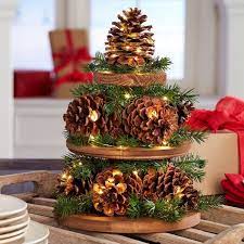 Decoration tete de lit coussins. Pommes De Pin Pour La Deco De Noel 58 Idees En Photos Archzine Fr