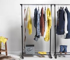 kledingrek op wieltjes kledingrek kleding opbergen winkel kleding