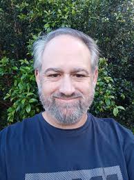 Hi, I'm Darren, but you can call me Daz. I was born in Bristol, but I'm now  living in Bath. I'd really appreciate it if you could engage in a  conversation instead