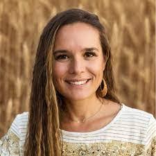 Anna Winn's Instagram, Twitter & Facebook