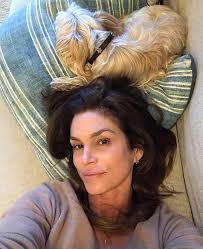 Cindy Crawford chia sẻ bí quyết chống lão hóa
