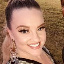 Hollie Holloway's Instagram, Twitter & Facebook