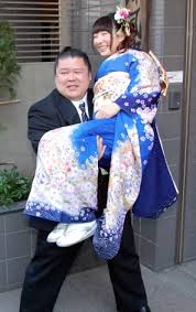 「丘みどり 結婚 相撲」や「丘みどり 結婚 高安」などインターネットで丘みどりさんの結婚について出てきますが、 相撲力士の高安関は、2019年2月の杜このみさんと結婚されています。 丘みどりさんの結婚した相手は、2歳年上の å°æ³‰ã‚¨ãƒª å®‰æ²»å·è¦ªæ–¹ã¨çµå©šã¸ 7å¹´äº¤éš›éš ã— ã‚„ã£ã¨å ‚ã€…ã¨ã§ãã‚‹ Oricon News