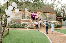Brookfield Barn Wedding In Horsham West Sussex Wedding Photographer Brookfield Barn Brighton Wedding Venues Barn Wedding