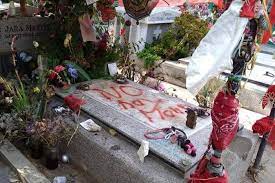 General prats, augusto pinochet's predecessor in the role of commander in chief, was killed in buenos aires in. Pagina 12 Vandalizaron La Tumba De Victor Jara La Tumba Facebook