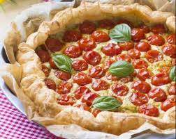 La pasta sfoglia è ricca di acqua che deve essere eliminata in cottura per ottenere un prodotto asciutto e friabile. Ricetta Pasta Sfoglia Senza Burro Leggera E Facile Da Preparare