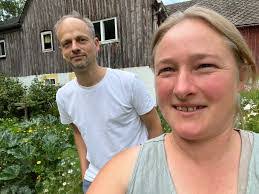 Dennis Renz's Instagram, Twitter & Facebook