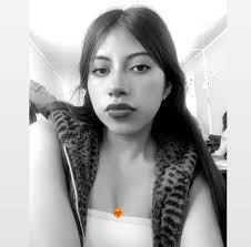 Yo riéndome de un chiste que todavía ni cuento.