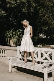 Wow, sarah engels ist wirklich gut darin, geheimnisse für sich zu behalten! New Romance Brautmode Von Talbot Runhof Frieda Theres