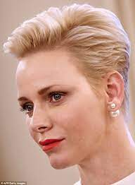 Jan 02, 2021 · however, christmas joy is in rather short supply in photographs of his wife charlene, a former olympic swimmer. Princess Charlene Of Monaco Looks Chic Short Hair Styles Grey Hair And Glasses Princess Charlene