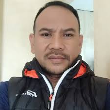 Gunung wayang dan gunung salak dilihat dari jarak puluhan kilometer dari  arah barat