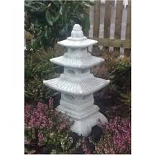 Diese steinfigur für den garten wurde sehr detailhaft, mit hohem. Pagode Fur Den Garten Aus Steinguss