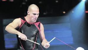 Langeweile machte ihn zum gefragten Jongleur - STIMME.de