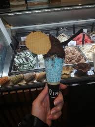 Ed è proprio con questo gelato furbo al cioccolato fondente che vi saluto, prendendomi una pausa di un mese, per poi rileggerci a fine agosto o inizio ingredienti (per circa 500 g di gelato) 180 g di cioccolato fondente al 75% 20 ml di latte 250 ml di panna fresca liquida 170 g di latte condensato. Gelato Al Cioccolato Fondente E Arancia Con Cono Cotton Candy Picture Of Davinci Athens Tripadvisor